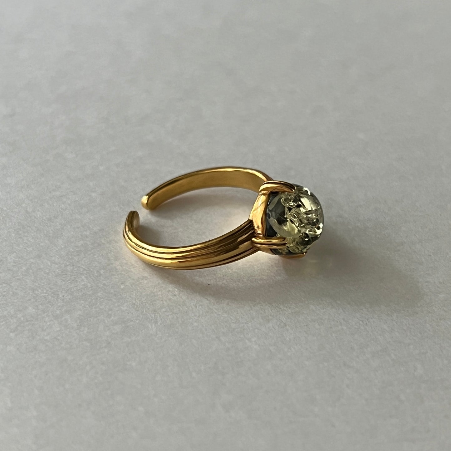 [ black amber ]  croissant gold