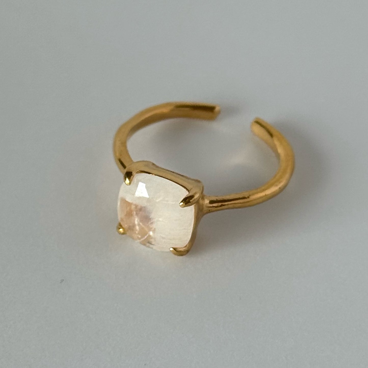 [ moon stone ] square faceted cut gold [ free size ]