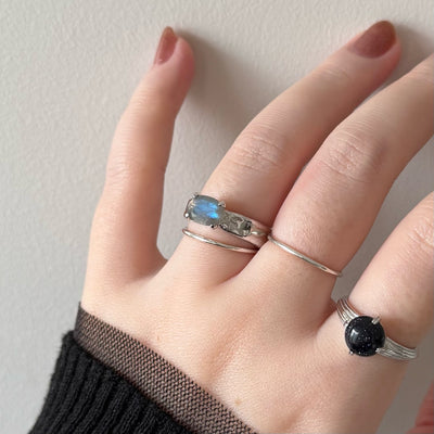 [ labradorite ] um silver ring