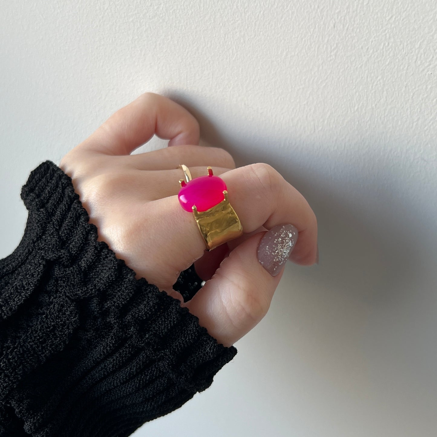 [ fuchsia pink chalcedony ] roche