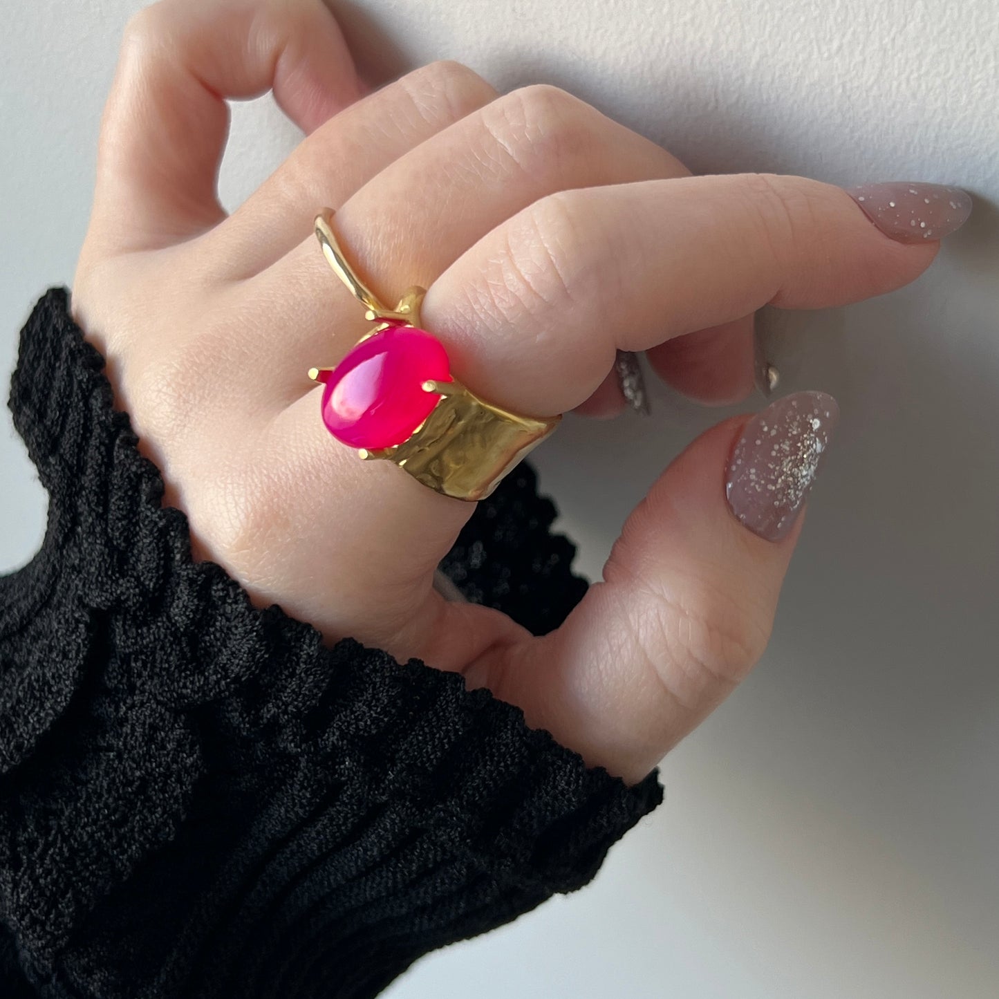[ fuchsia pink chalcedony ] roche