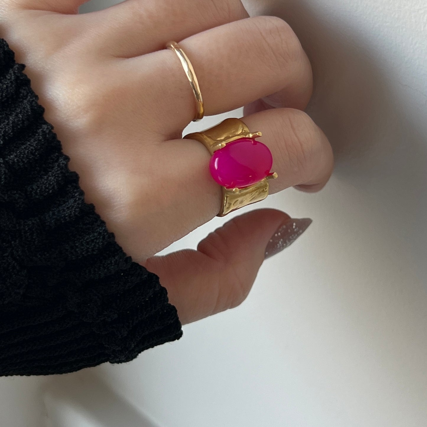 [ fuchsia pink chalcedony ] roche