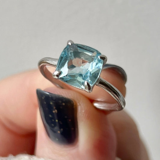 [ sky blue topaz ] square faceted cut silver [ free size ]