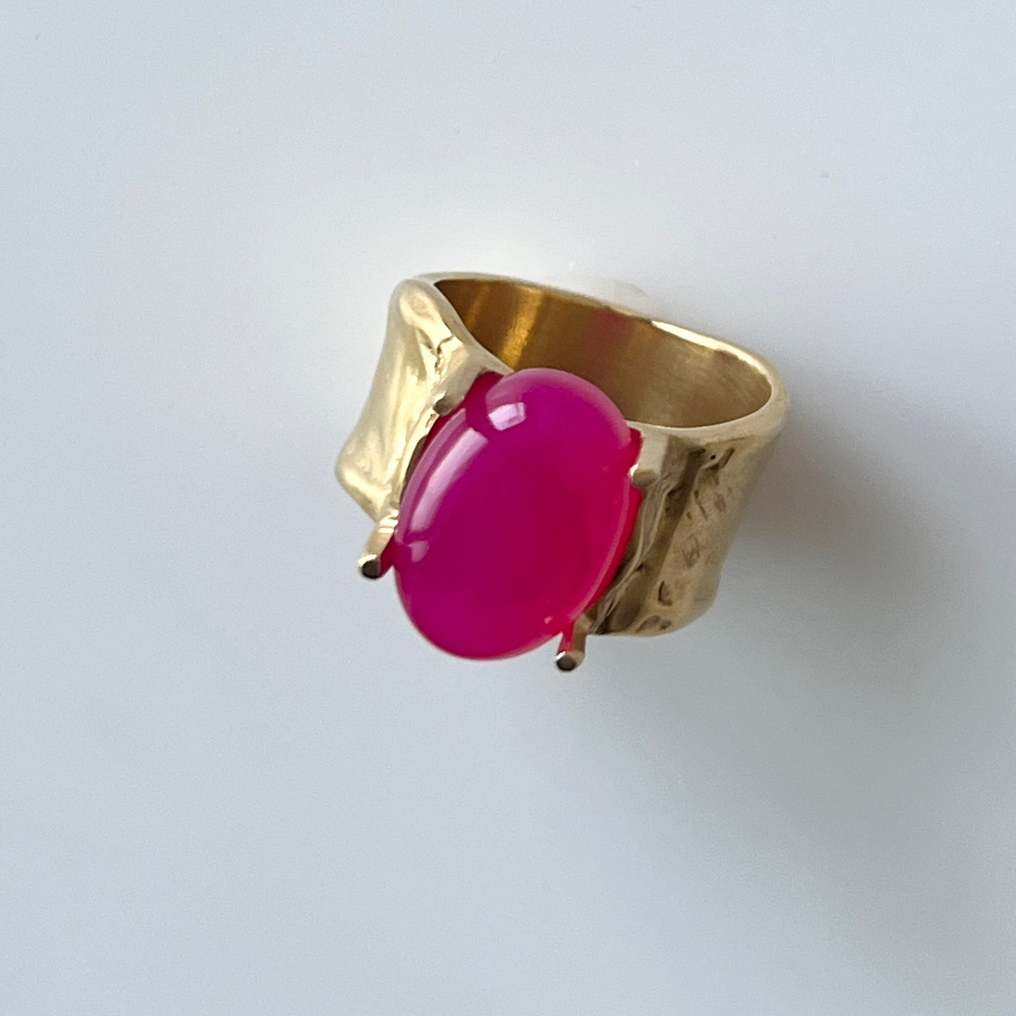[ fuchsia pink chalcedony ] roche