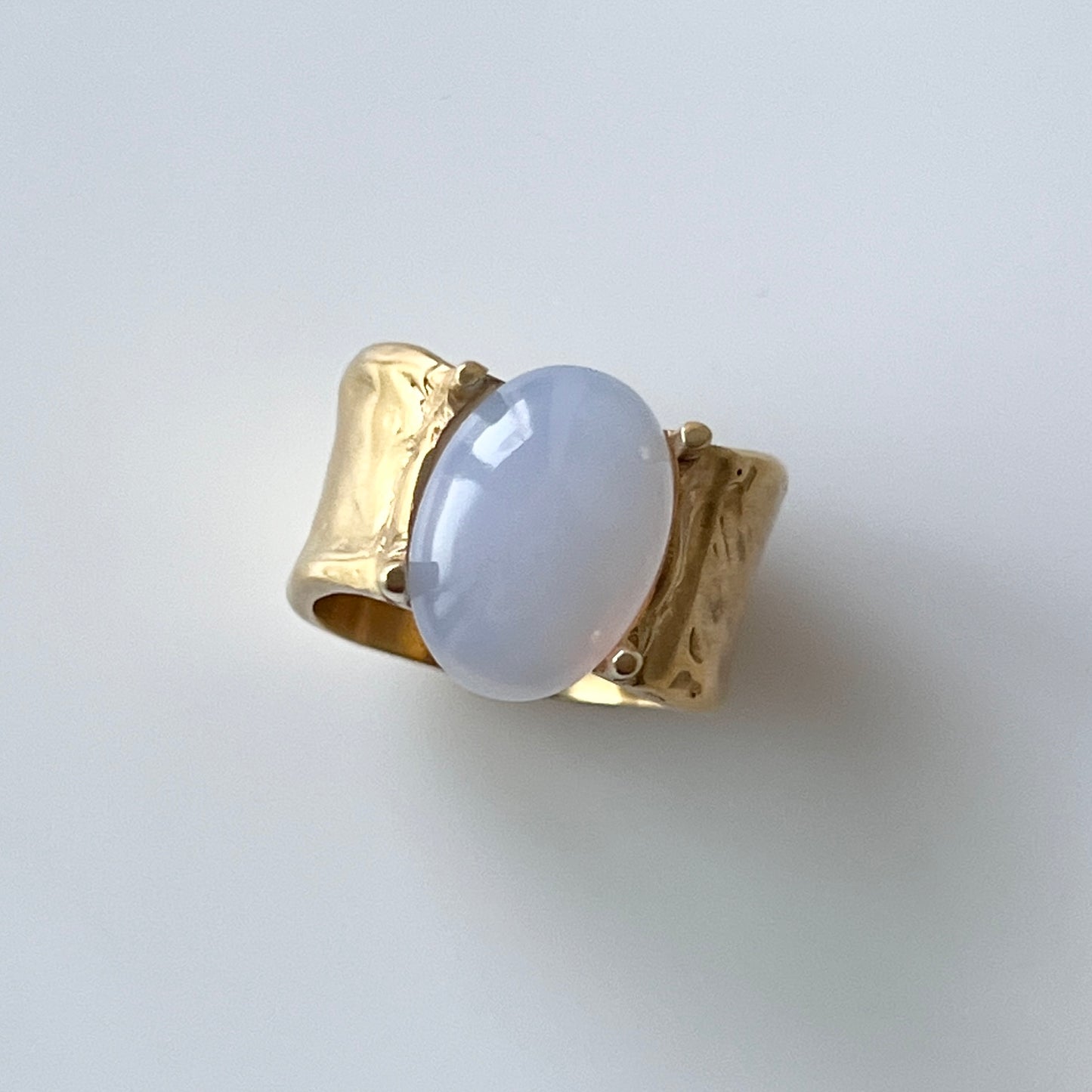 [ blue chalcedony ] roche