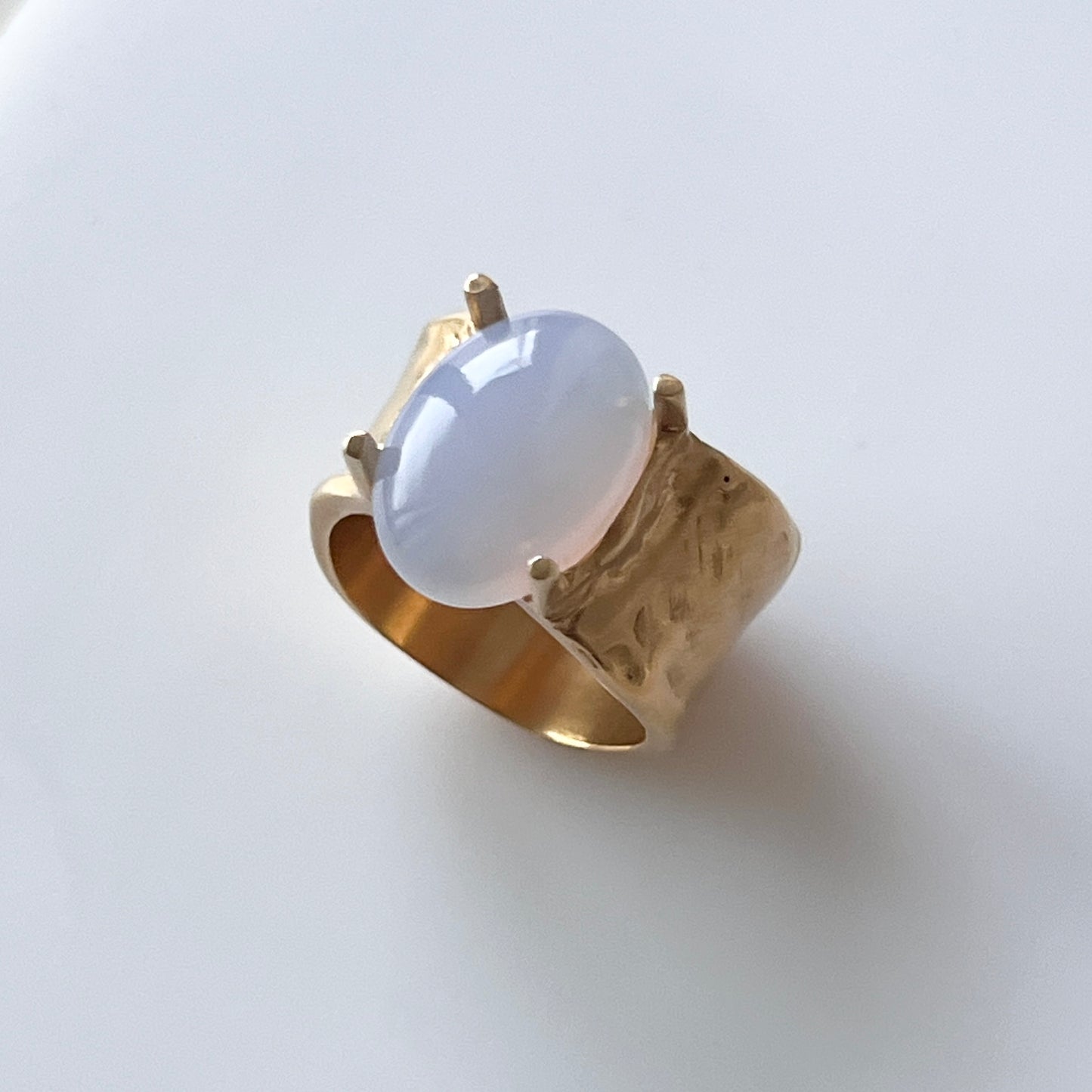 [ blue chalcedony ] roche
