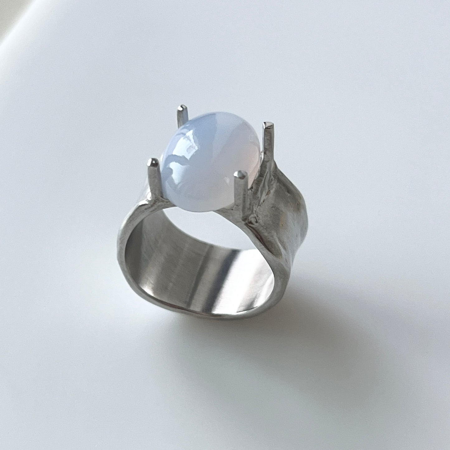 [ blue chalcedony ] roche