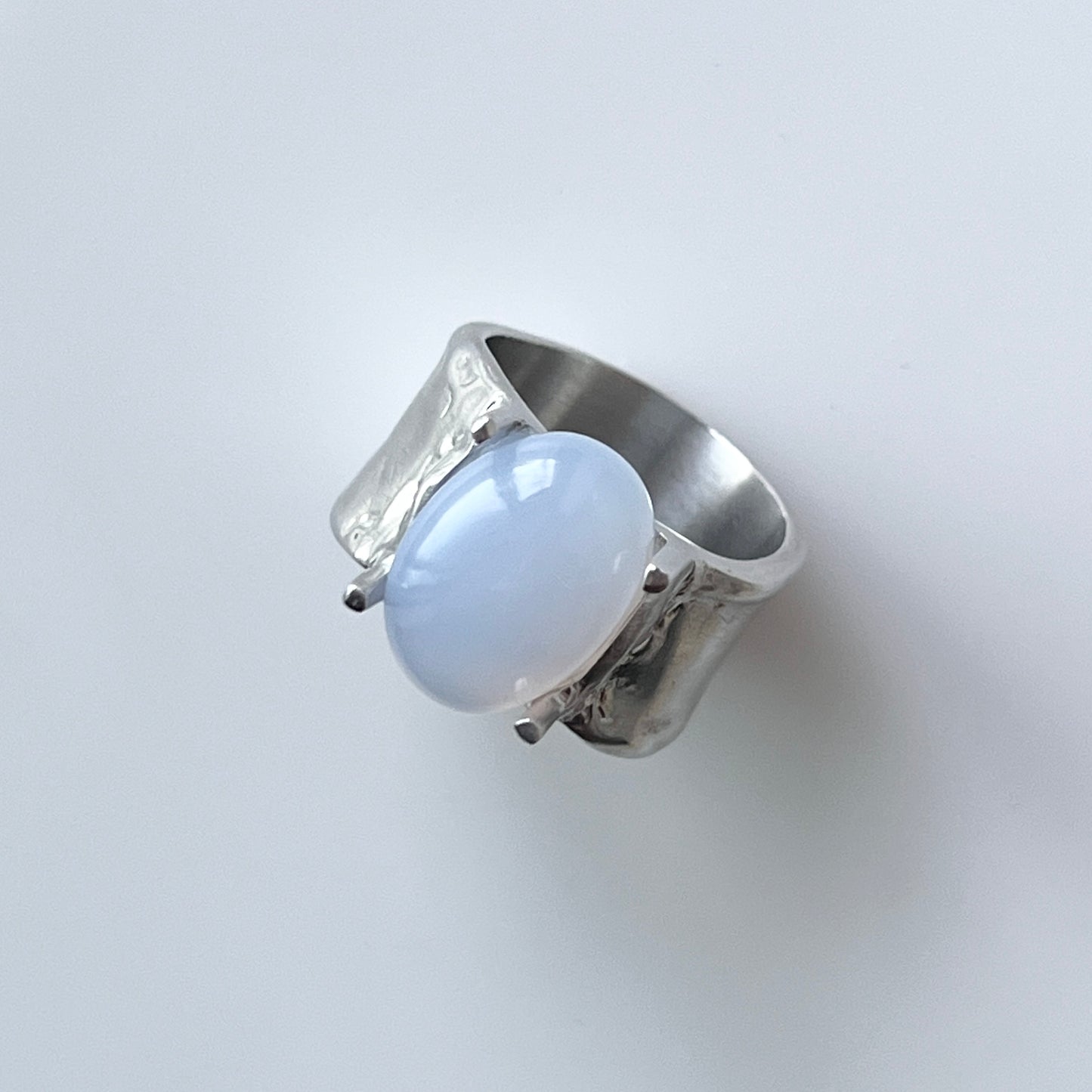 [ blue chalcedony ] roche