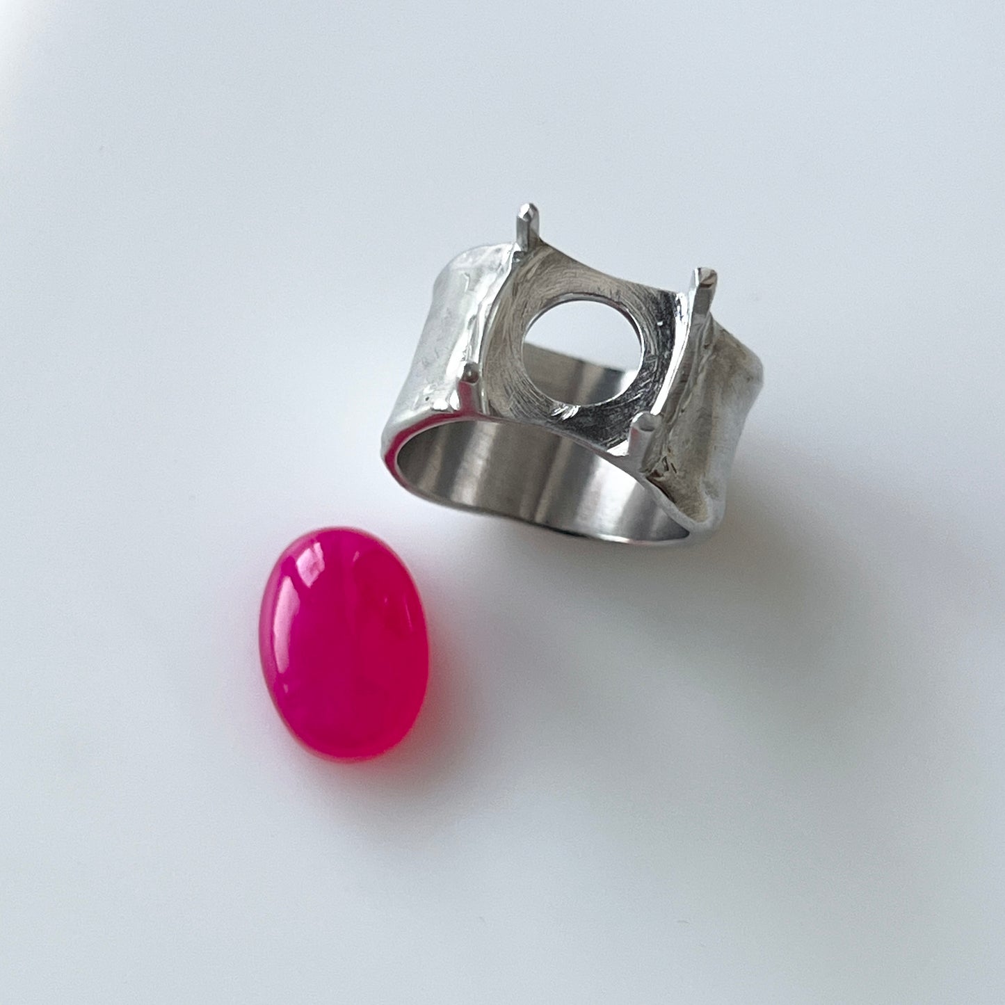 [ fuchsia pink chalcedony ] roche