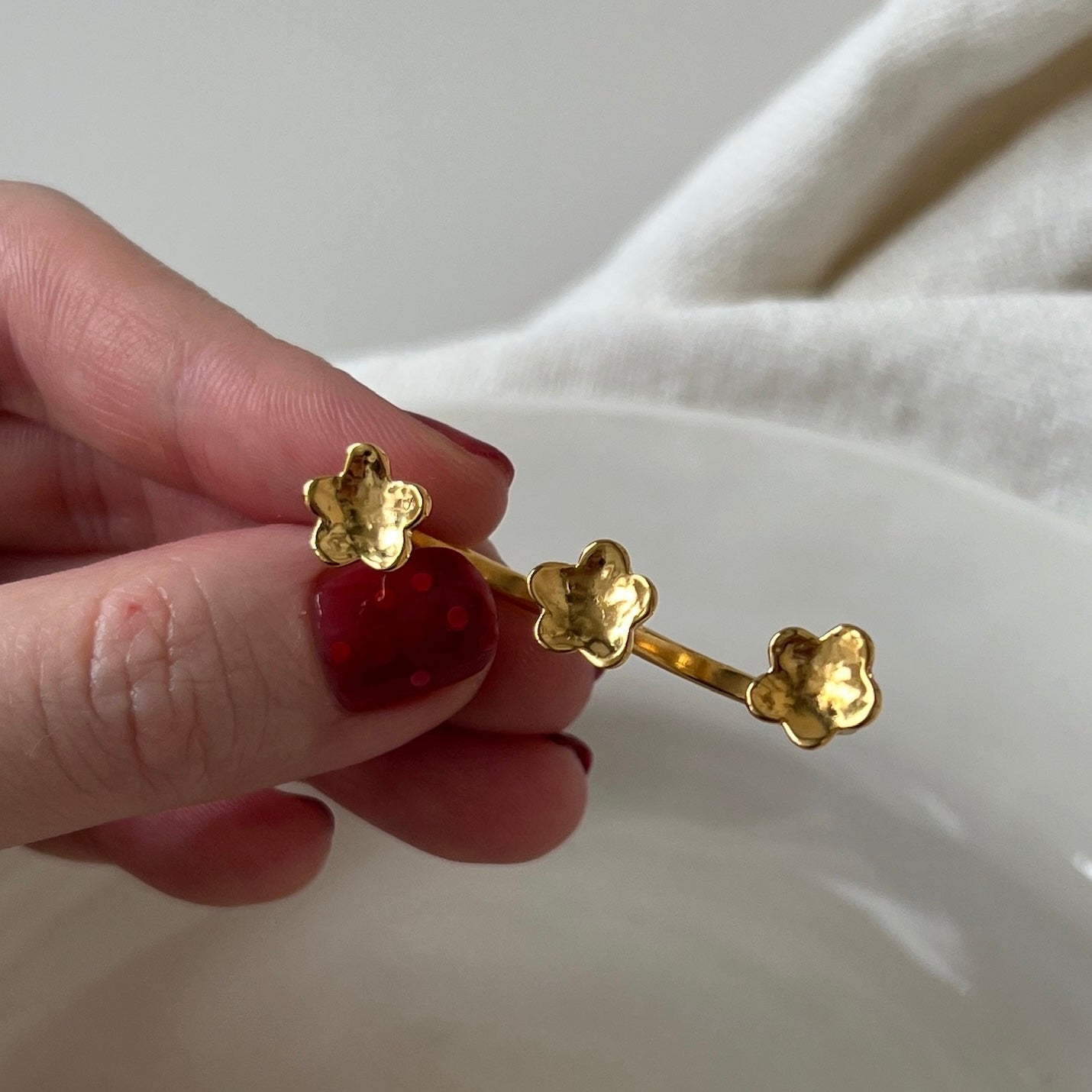 [ gold ] flos