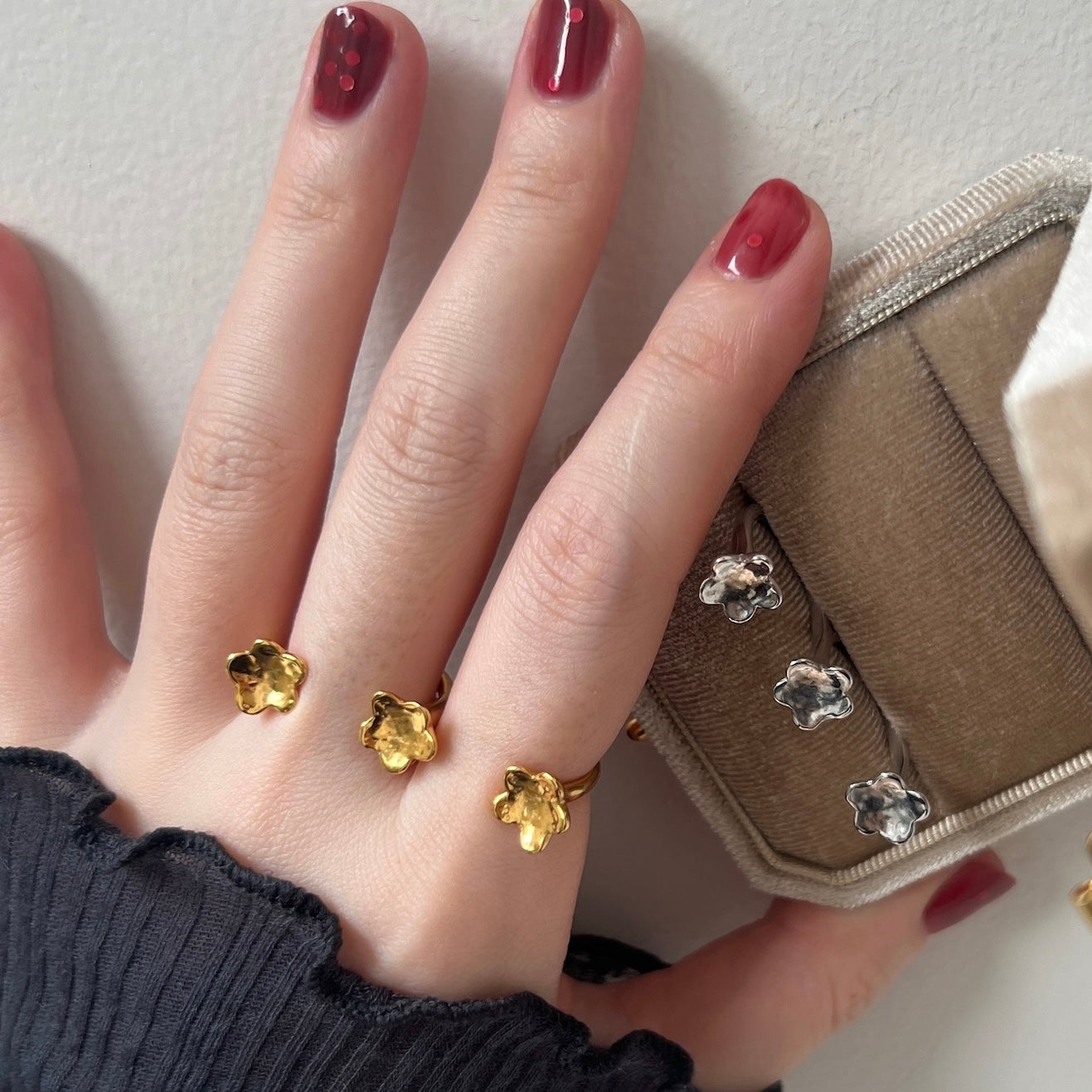 [ gold ] flos