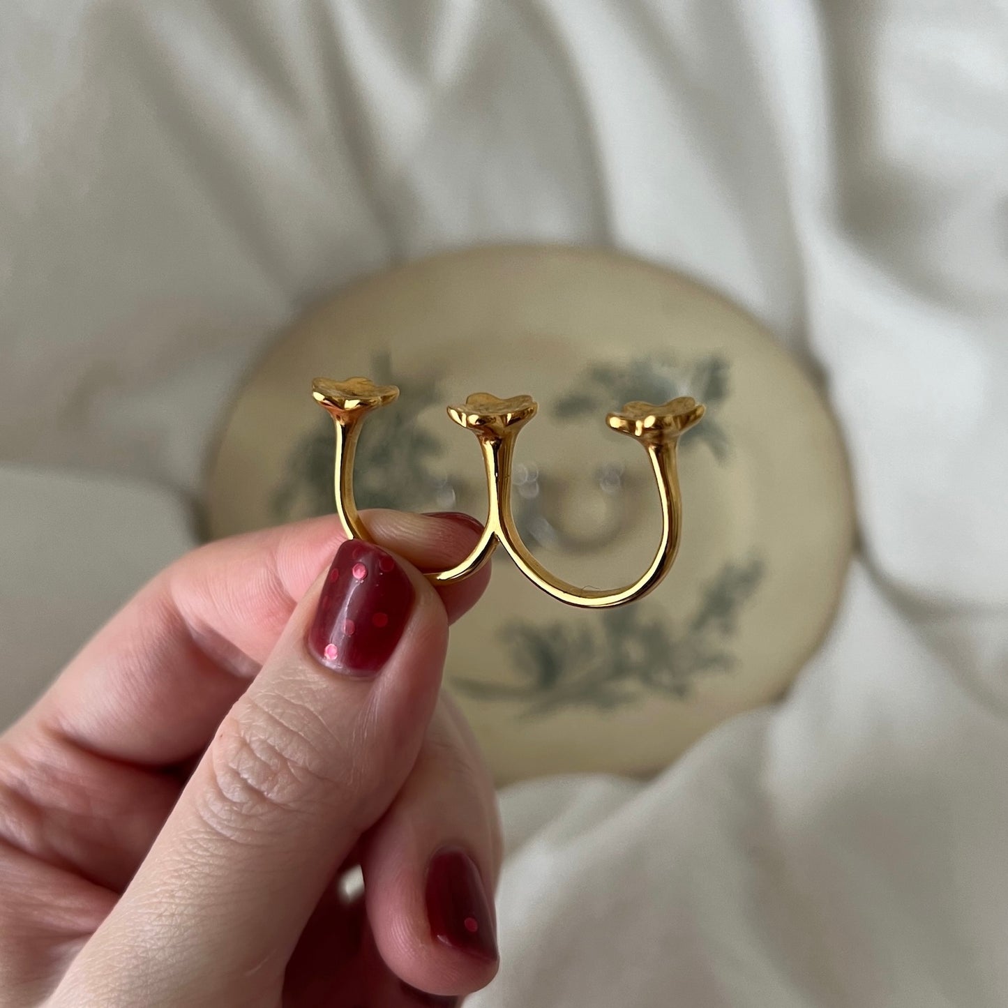 [ gold ] flos