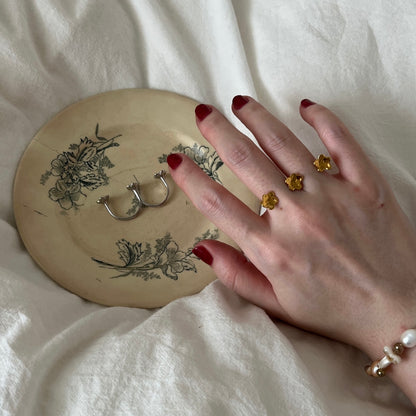 [ gold ] flos