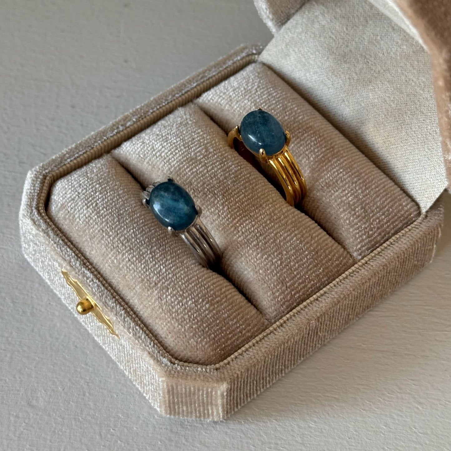 [ green  kyanite ] trois gold