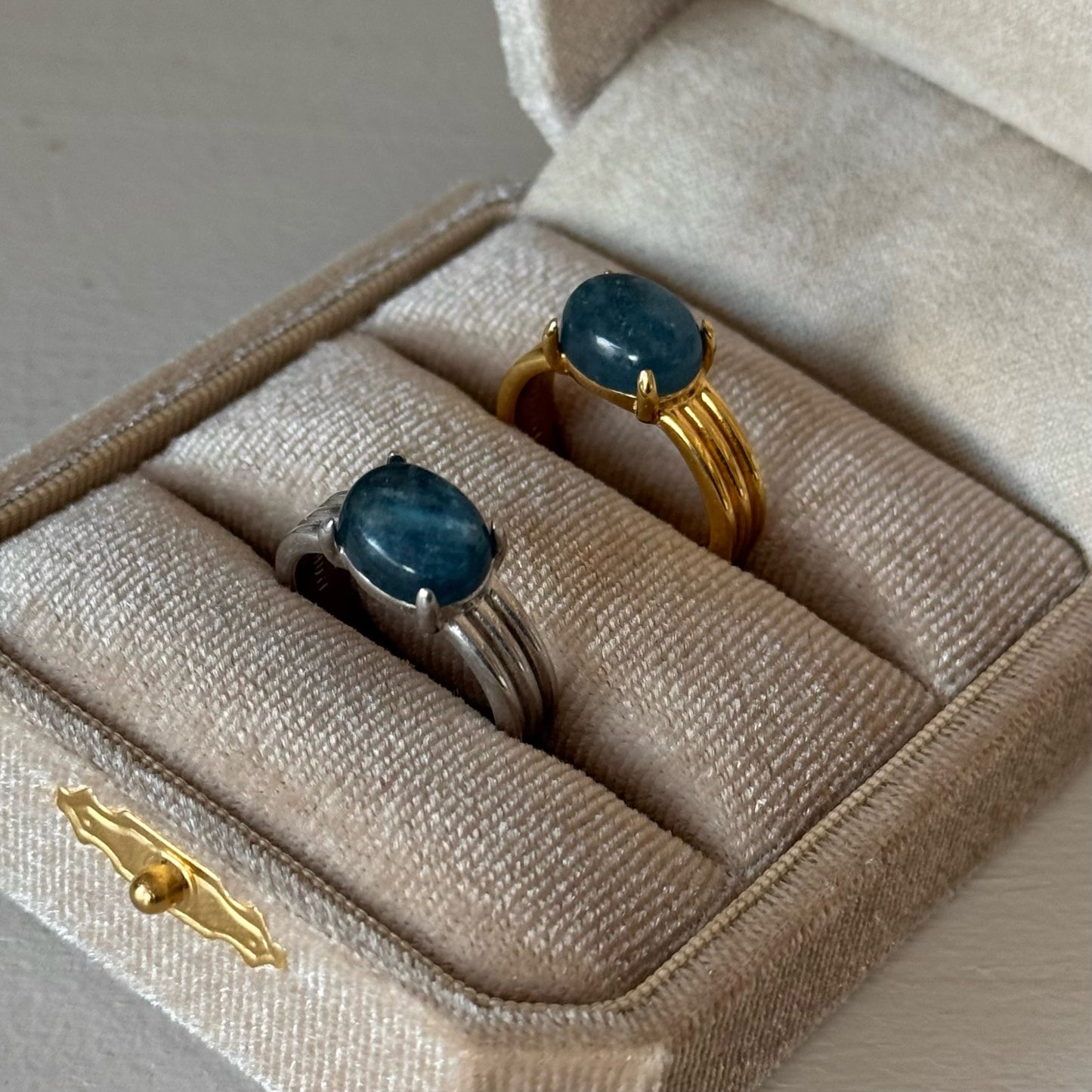 [ green  kyanite ] trois gold