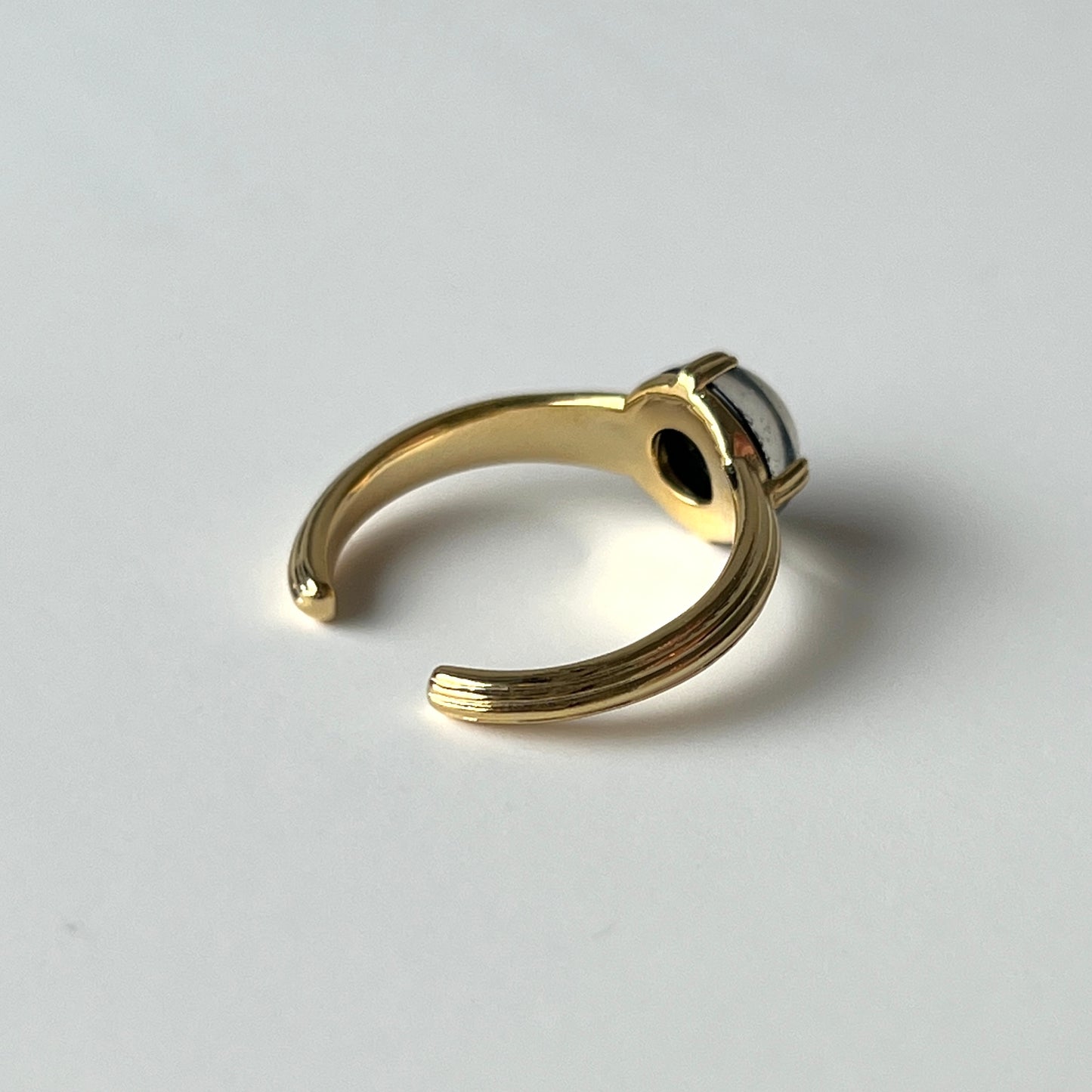 [ universe ] croissant gold