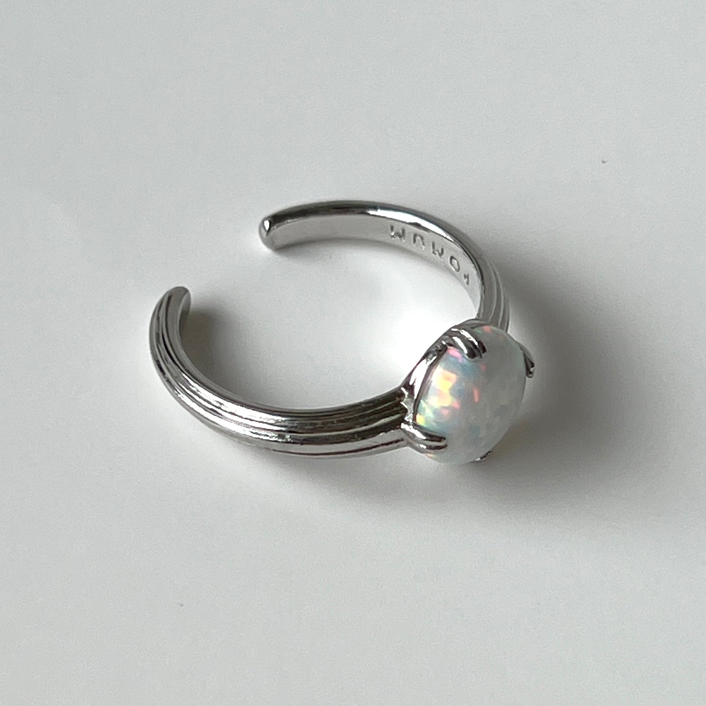 [ neon ] croissant silver