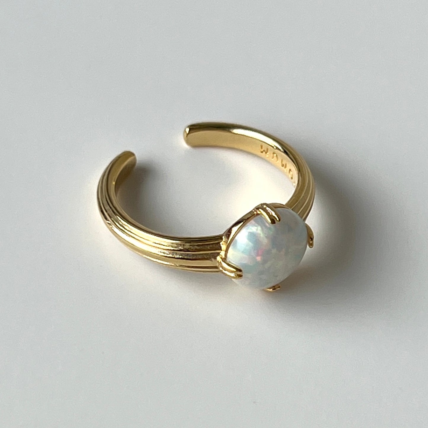 [ neon ] croissant gold