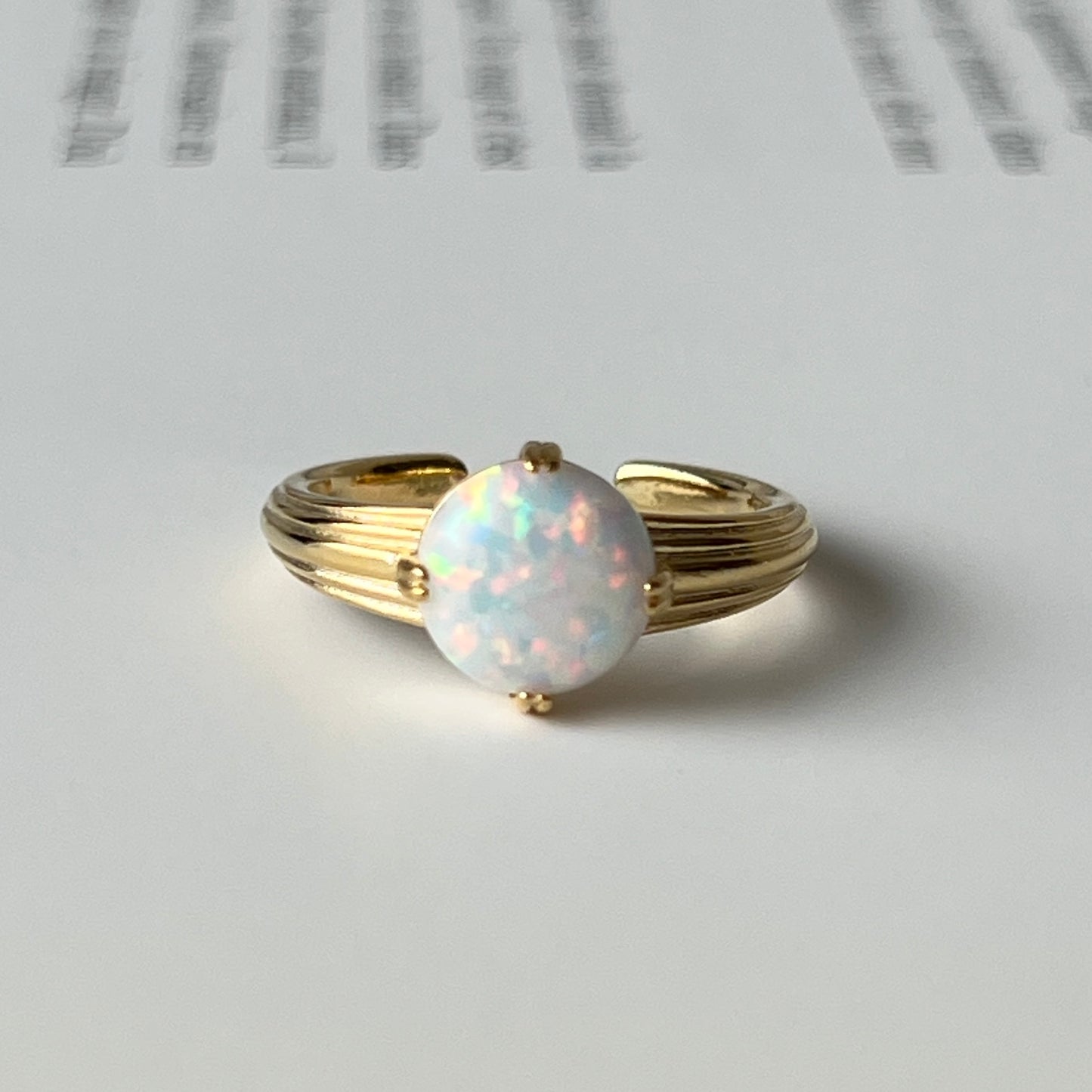 [ neon ] croissant gold