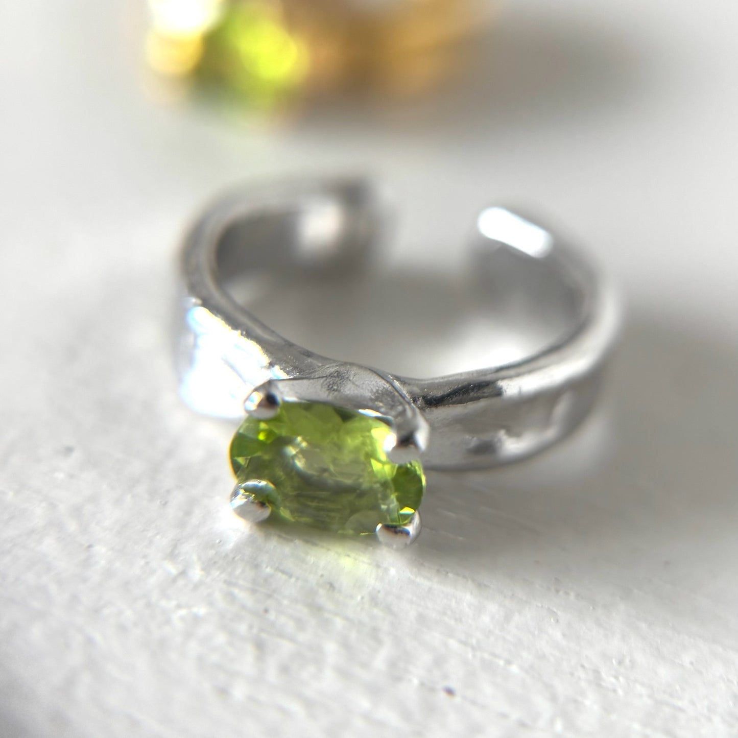 [ peridot ] um silver ring