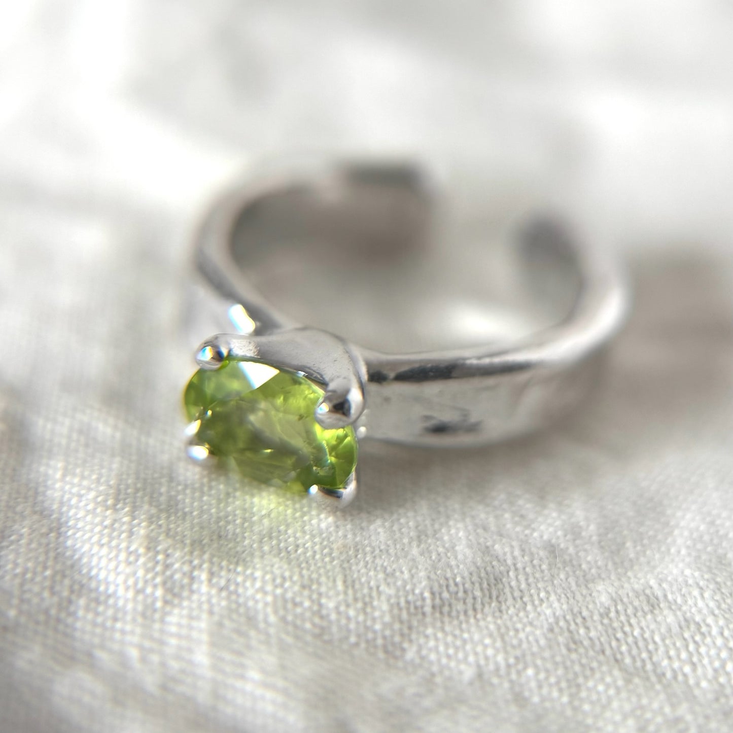 [ peridot ] um silver ring
