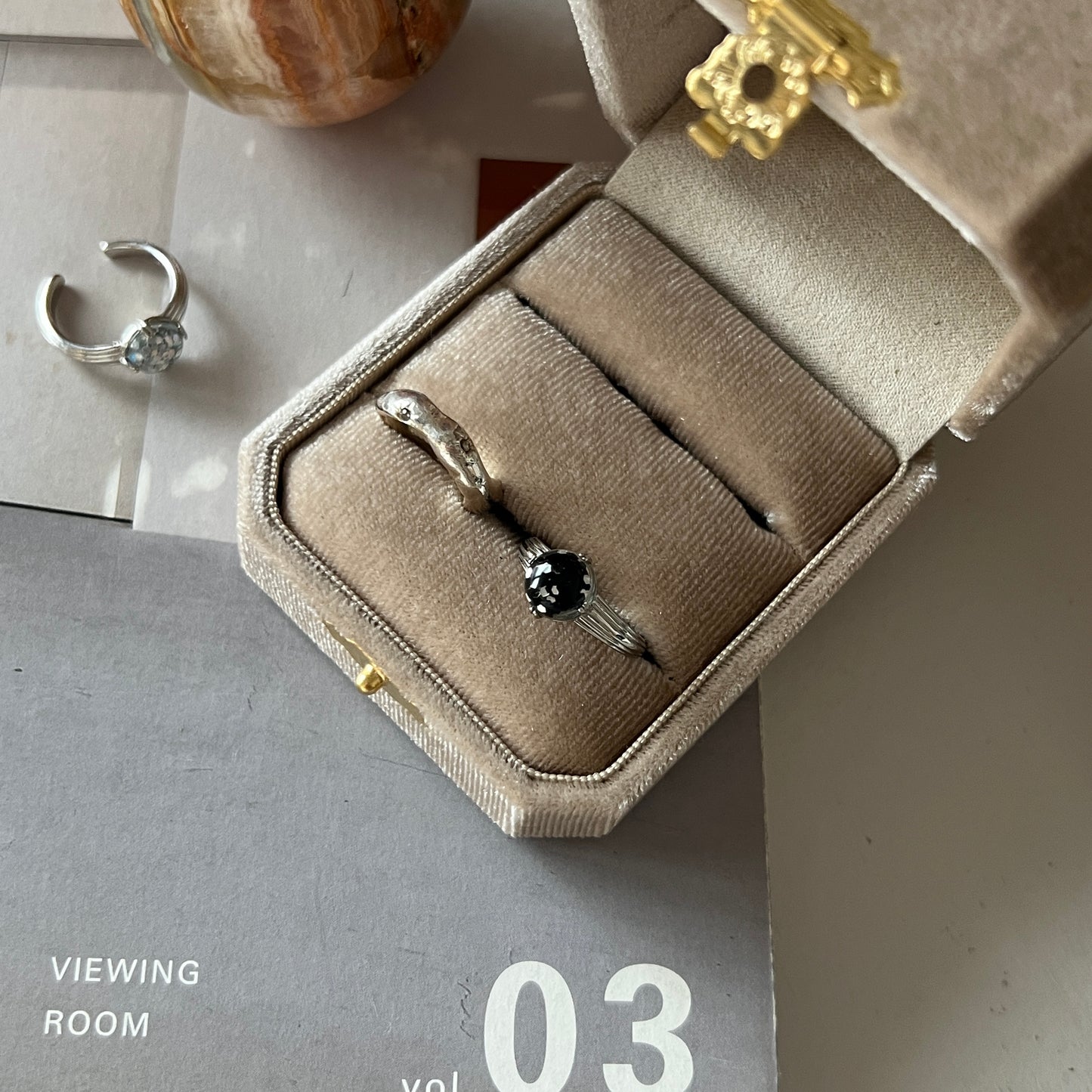 [ theory ] croissant silver