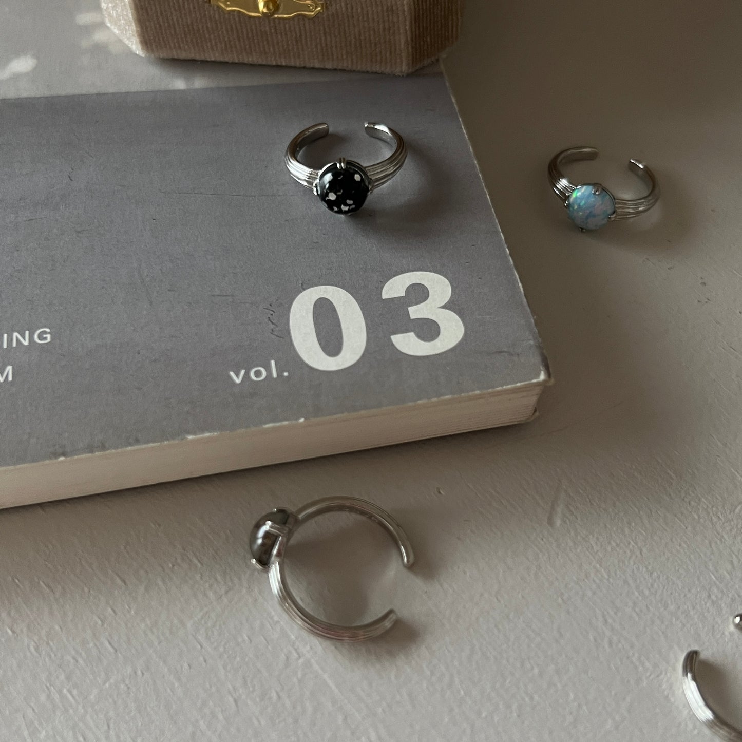 [ theory ] croissant silver