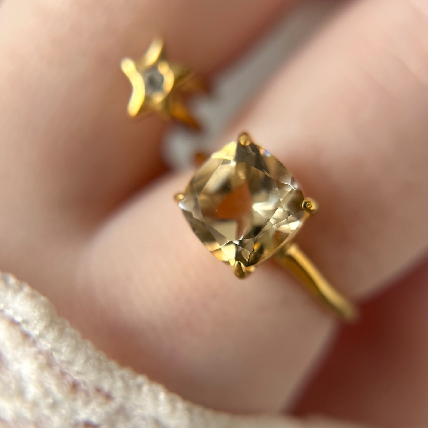 [ citorine ] square faceted cut gold
