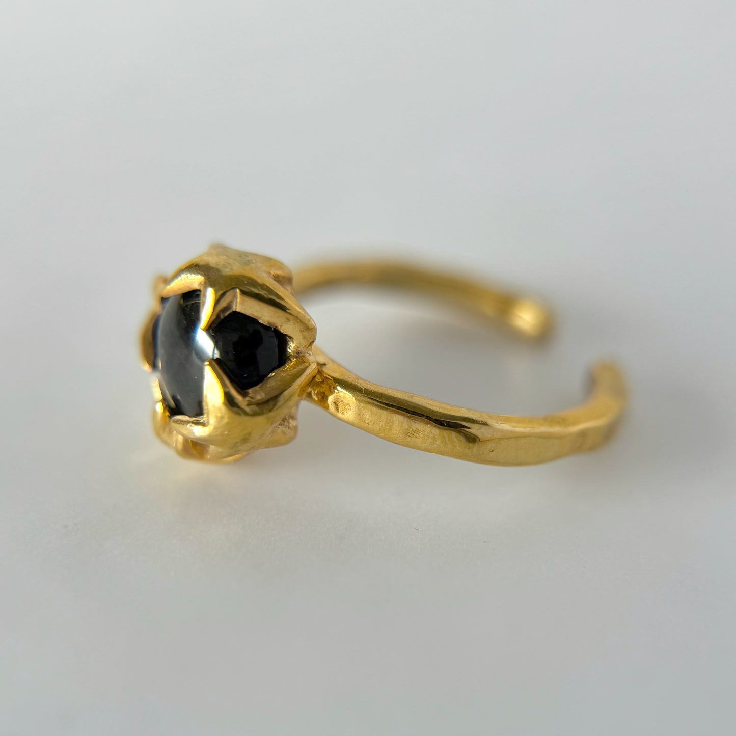 [ dark labradorite ] luce ring gold