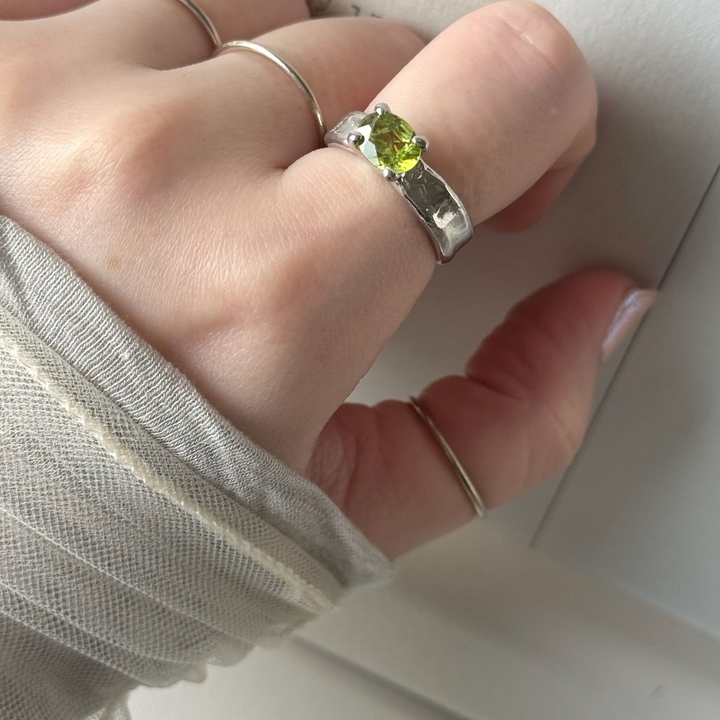 [ peridot ] um silver ring