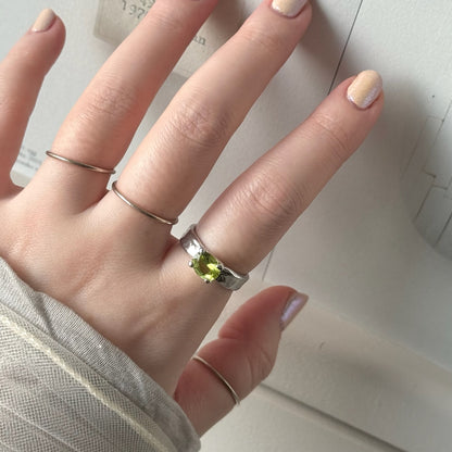 [ peridot ] um silver ring