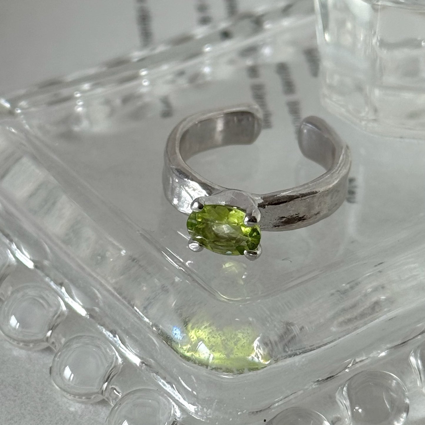 [ peridot ] um silver ring