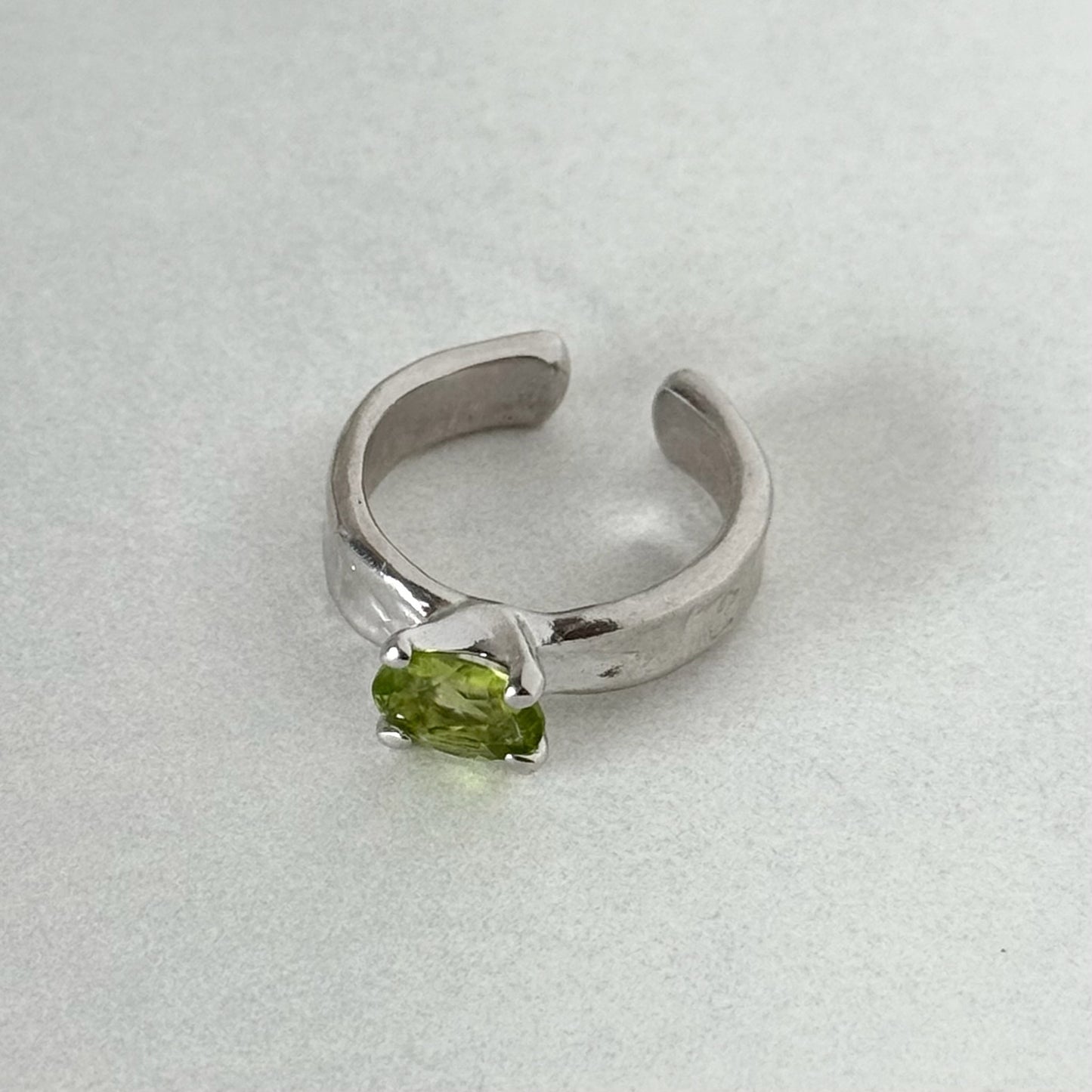 [ peridot ] um silver ring