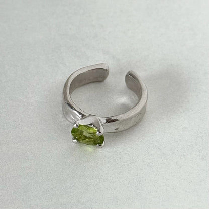 [ peridot ] um silver ring