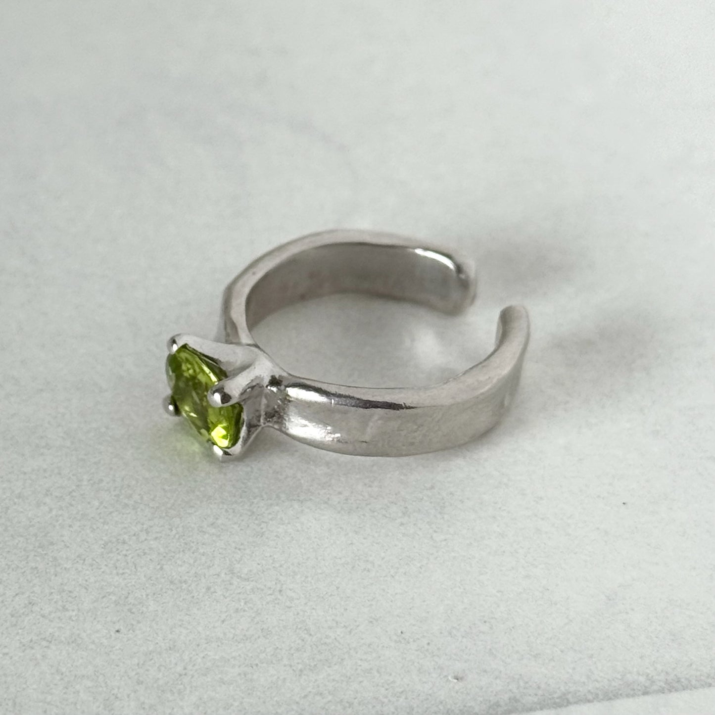 [ peridot ] um silver ring