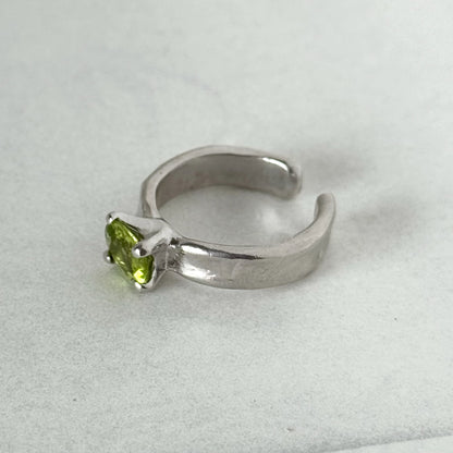 [ peridot ] um silver ring