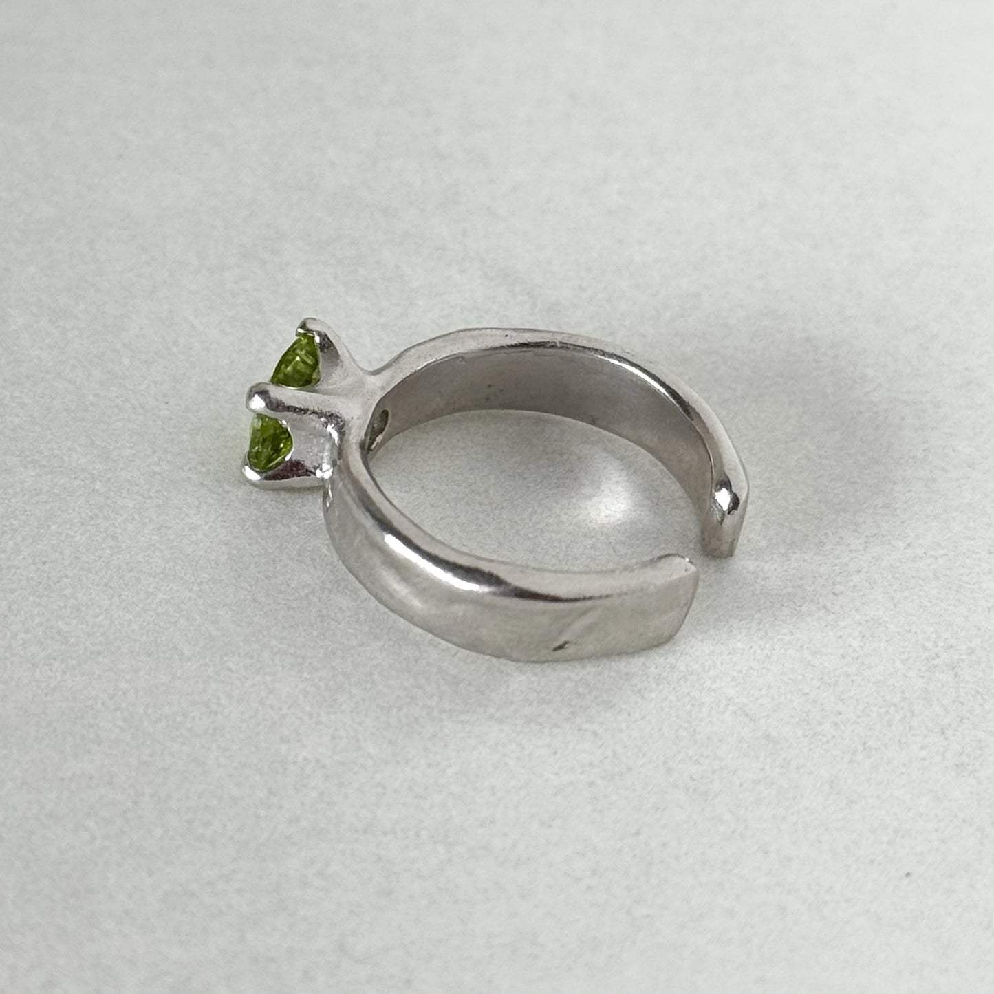 [ peridot ] um silver ring