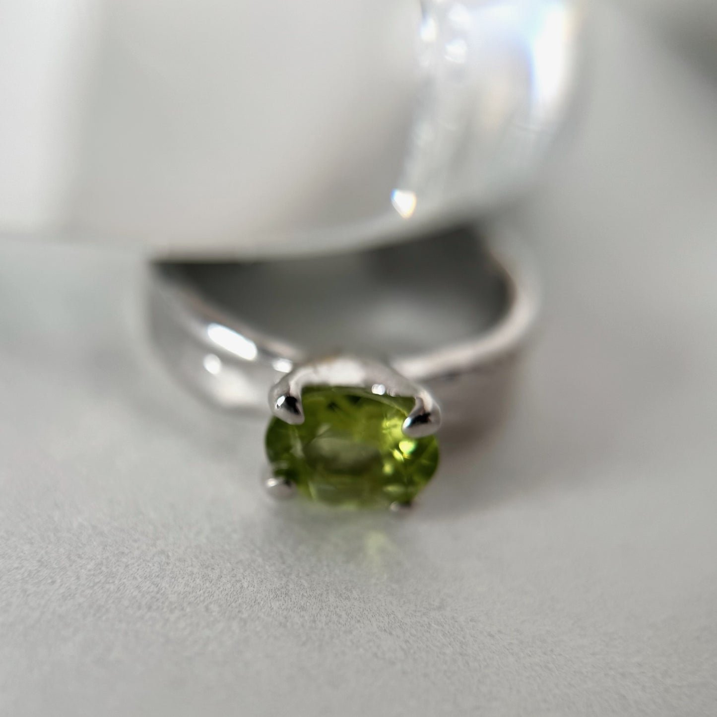 [ peridot ] um silver ring