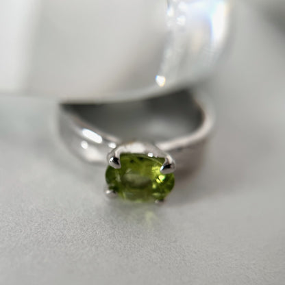 [ peridot ] um silver ring