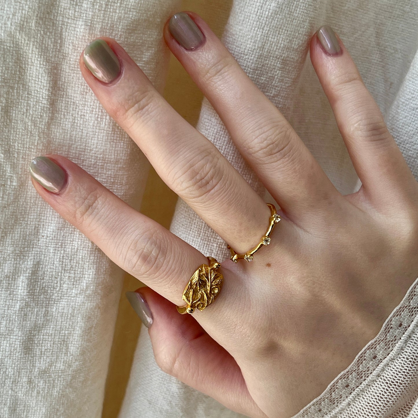 sculpture ring × garland ring