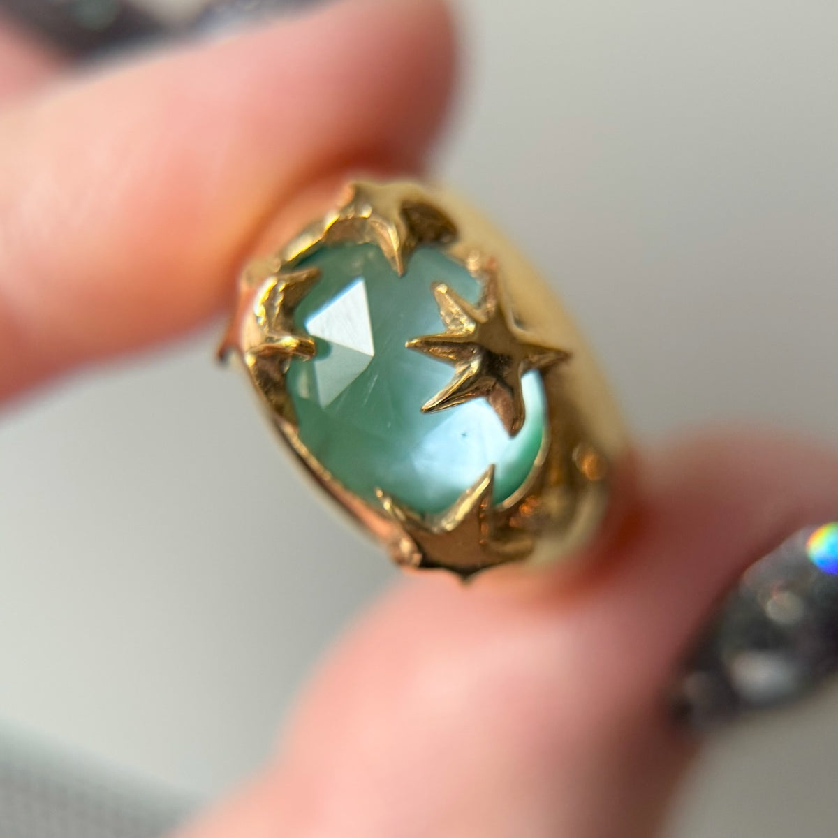 [ green onyx white shell crystal triplet ] twinkle ring gold