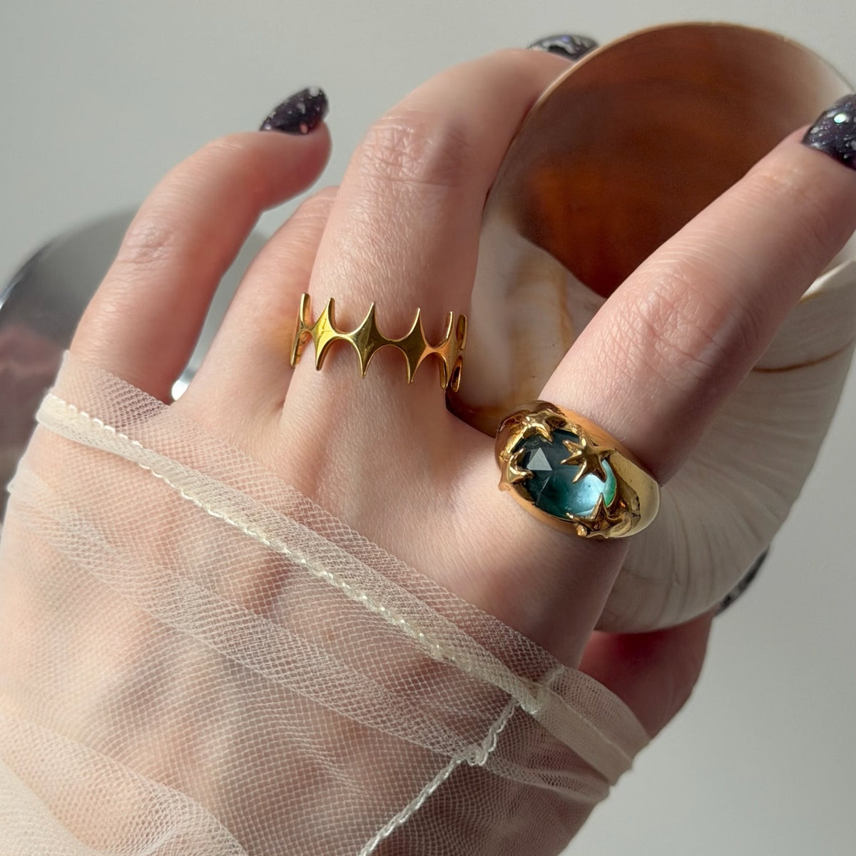 [ green onyx white shell crystal triplet ] twinkle ring gold