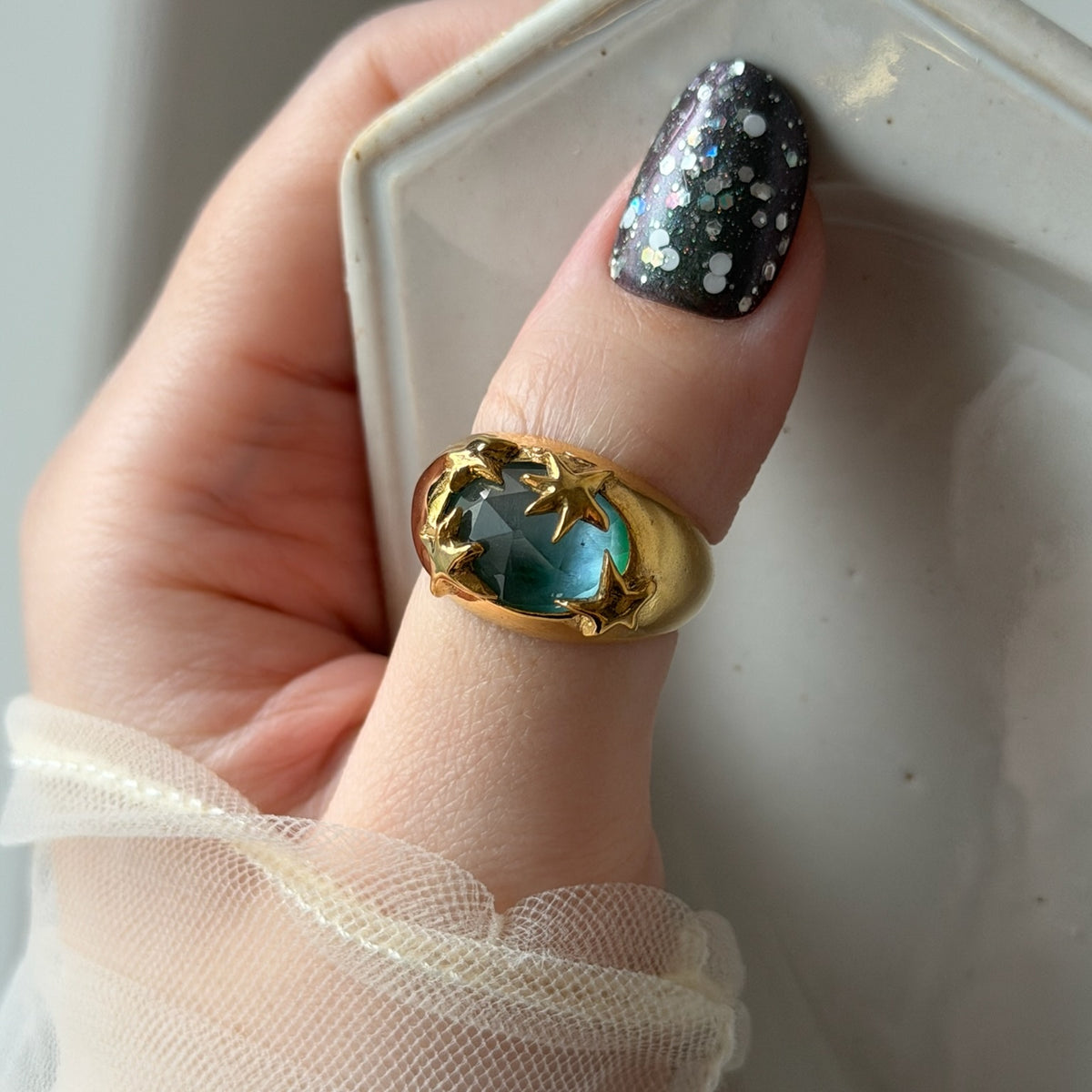 [ green onyx white shell crystal triplet ] twinkle ring gold