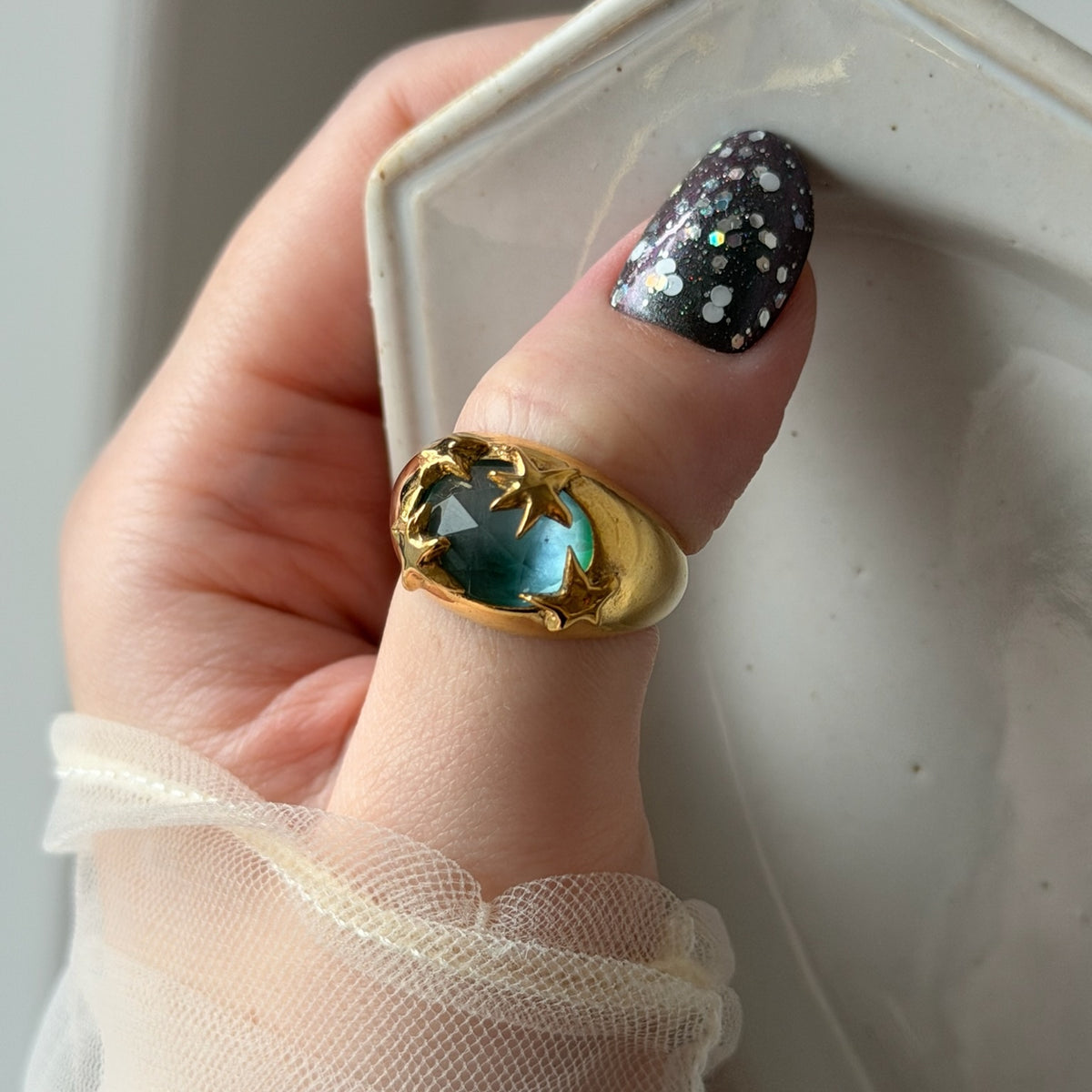 [ green onyx white shell crystal triplet ] twinkle ring gold