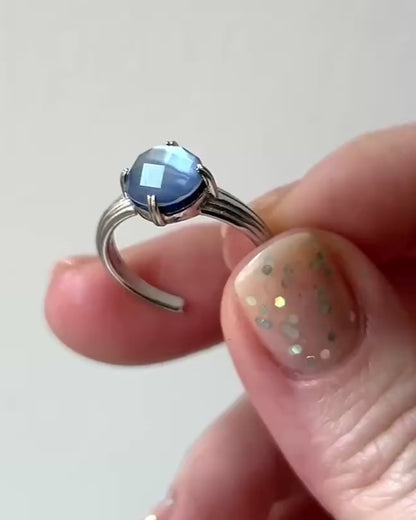 [ lapis lazuli x white shell (multi-faceted) ] croissant silver
