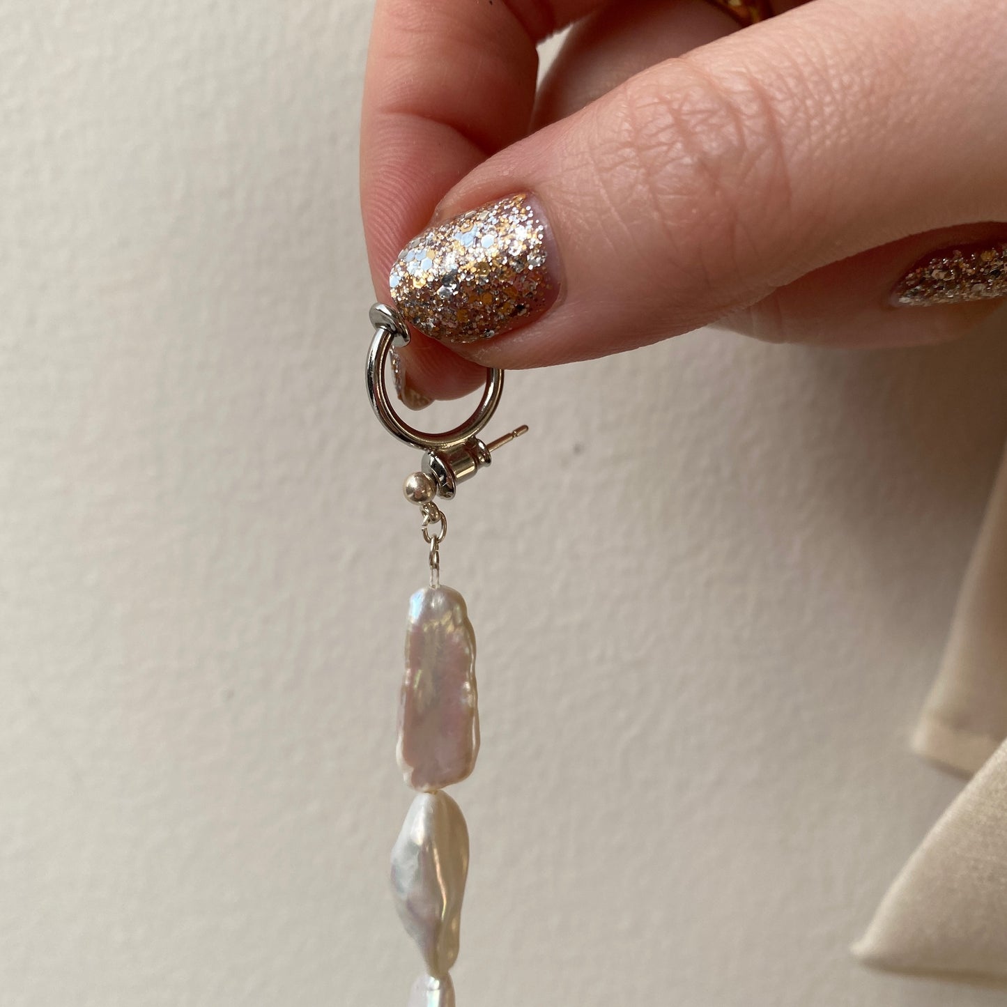 [ aurora pearl ] mid-length piercings