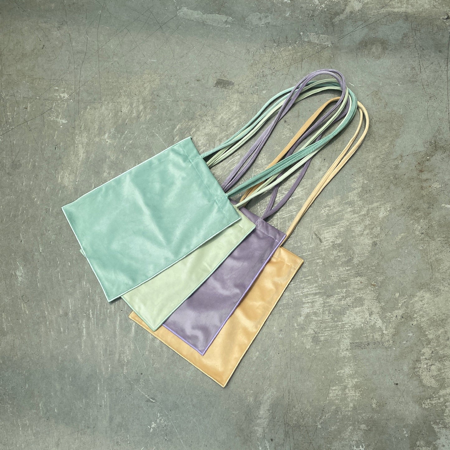 [ velor banana ] long handle tote bag