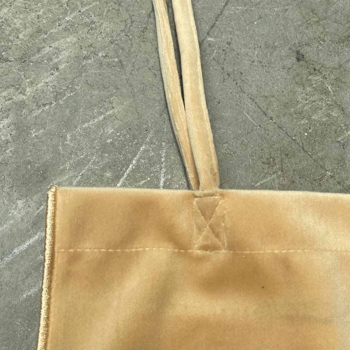 [ velor banana ] long handle tote bag
