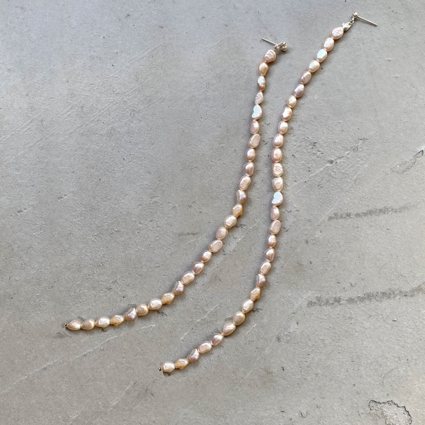 [ small aurora pink pearl ] long-length piercings