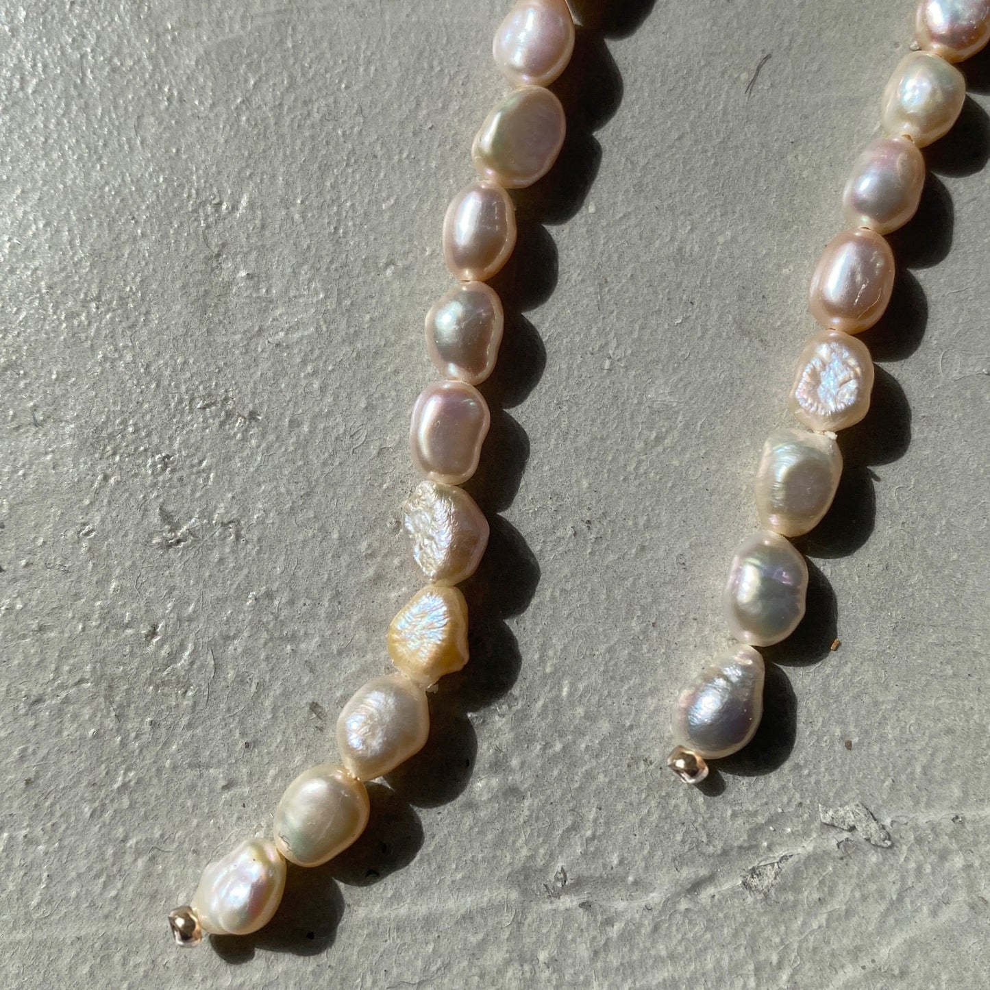 [ small aurora pink pearl ] long-length piercings